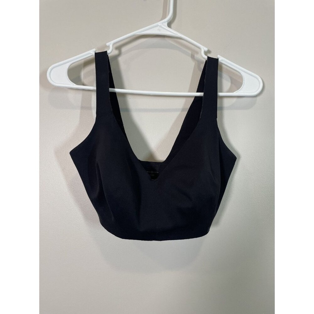 Lululemon Black Sports Bra 34DD Soft Wireless Light Support Athletic Activewear